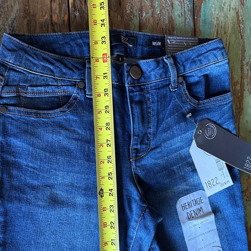 1822 Denim Dark Blue Cropped Jeans - Picture 4 of 10